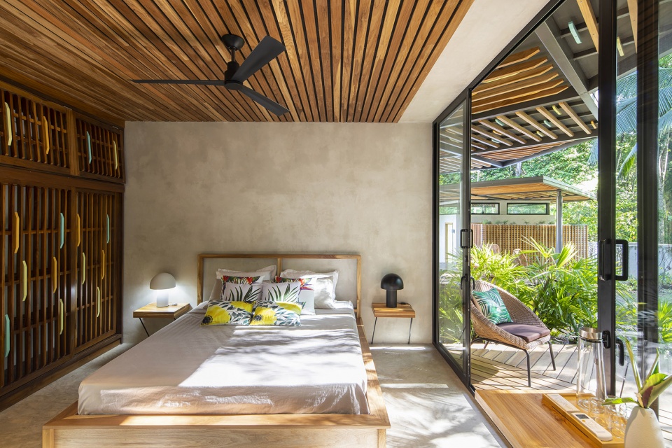 Caribbean Courtyard Villa by Studio Saxe