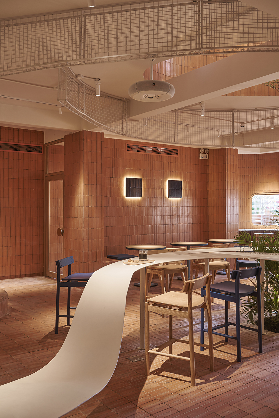 anh coffee roastery by red5studio