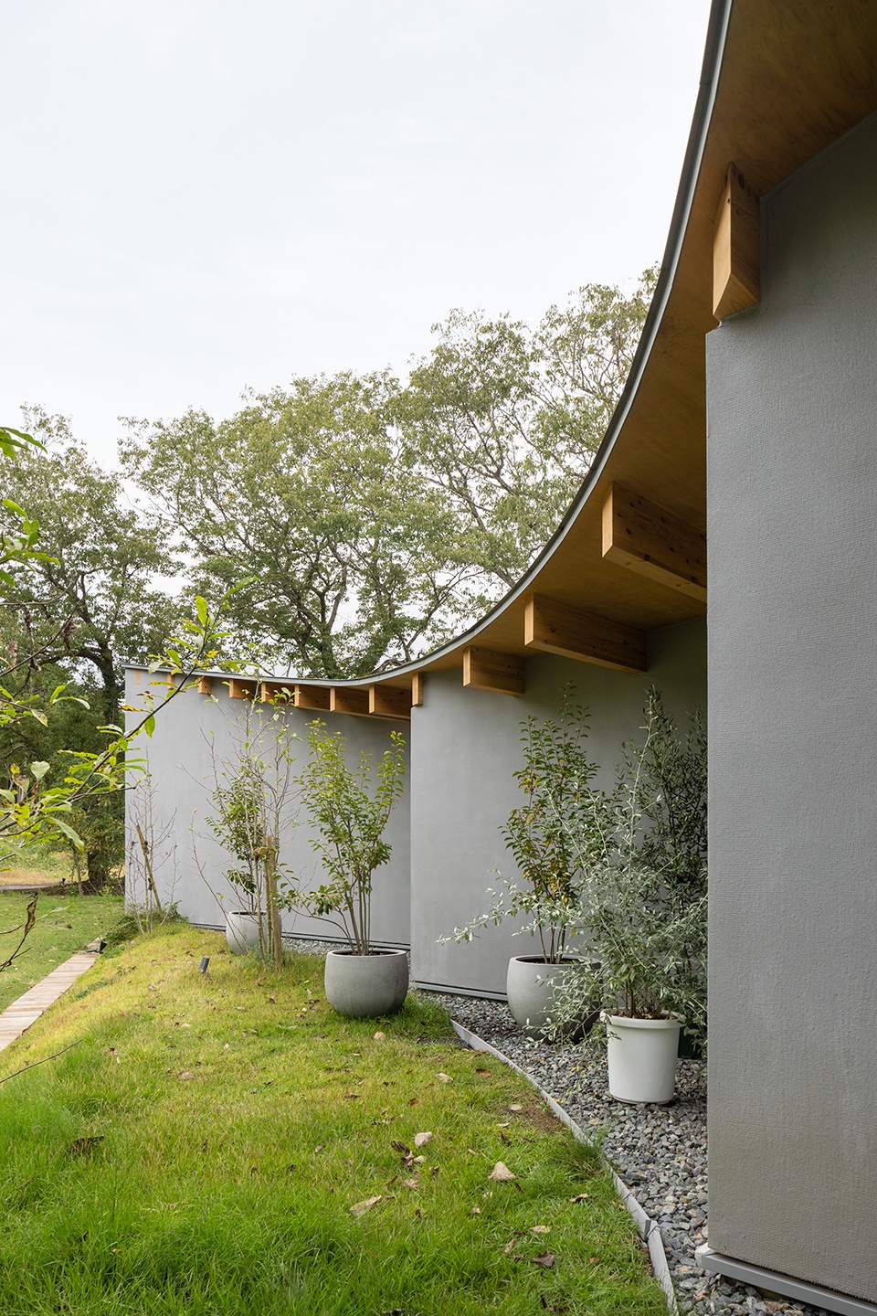 reception on the ridge by takashige yamashita office