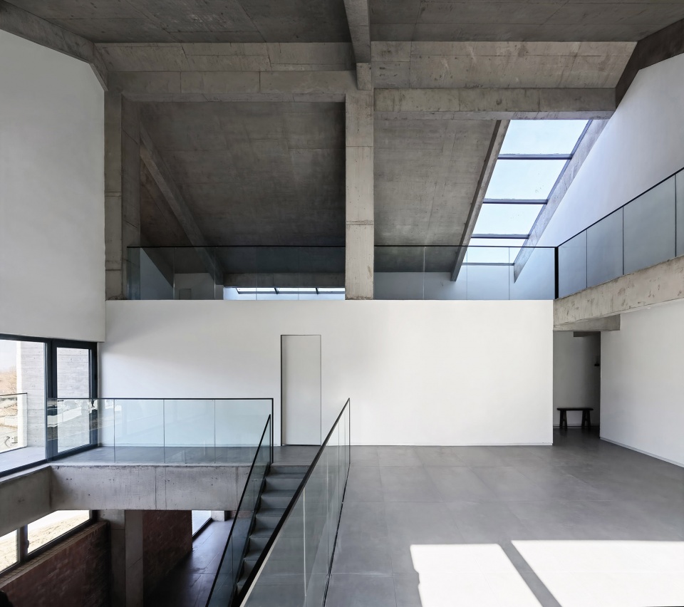 mountainside courtyard house china by iway architects and associates