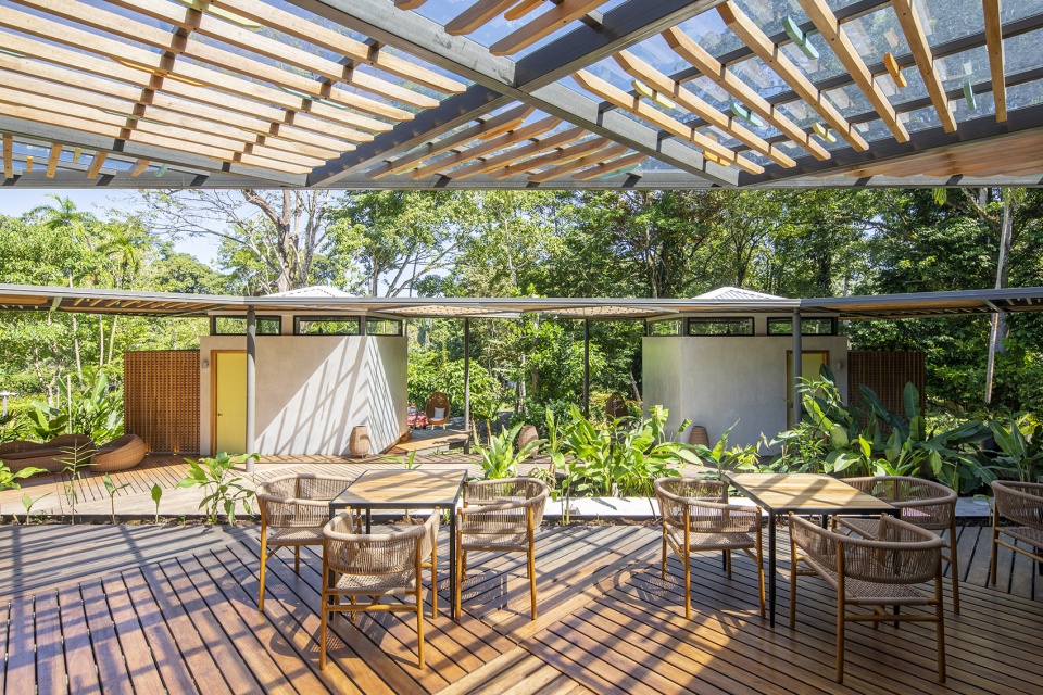 Caribbean Courtyard Villa by Studio Saxe