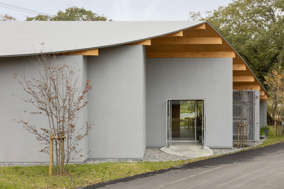 reception on the ridge by takashige yamashita office