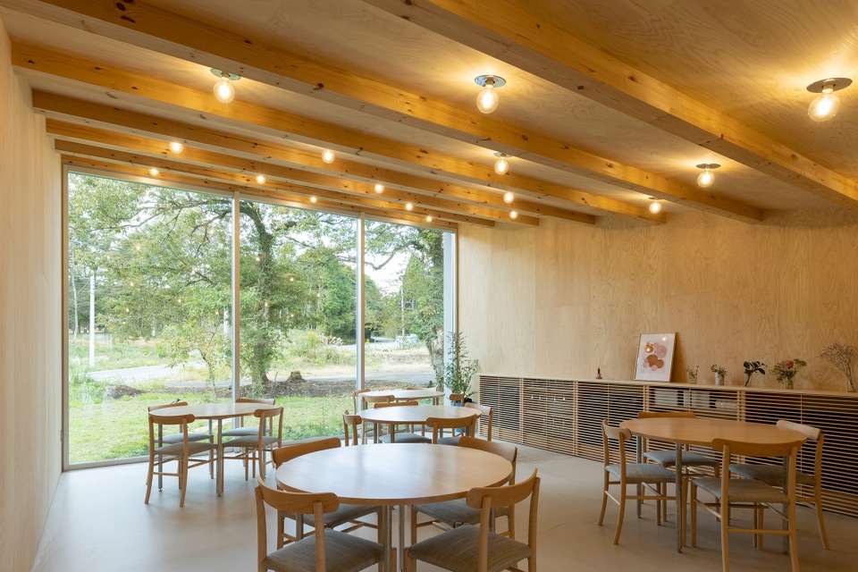 reception on the ridge by takashige yamashita office