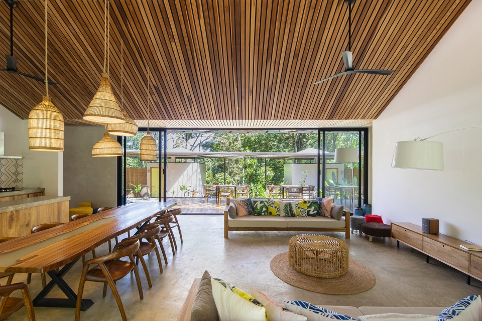 Caribbean Courtyard Villa by Studio Saxe