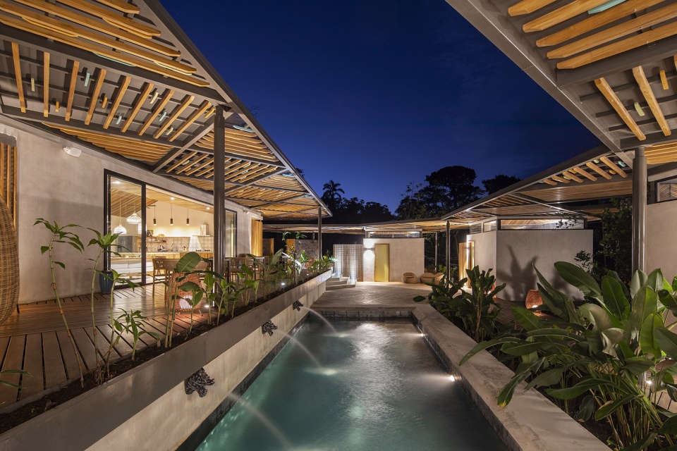 Caribbean Courtyard Villa by Studio Saxe