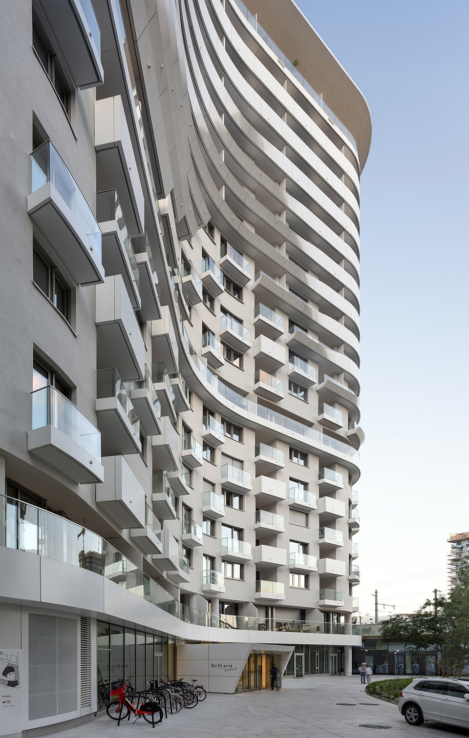 BelView Tower Coophimmelblau