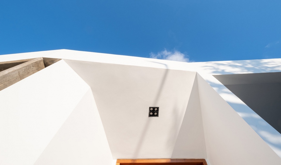 casa patio argentina by ambroggioarq