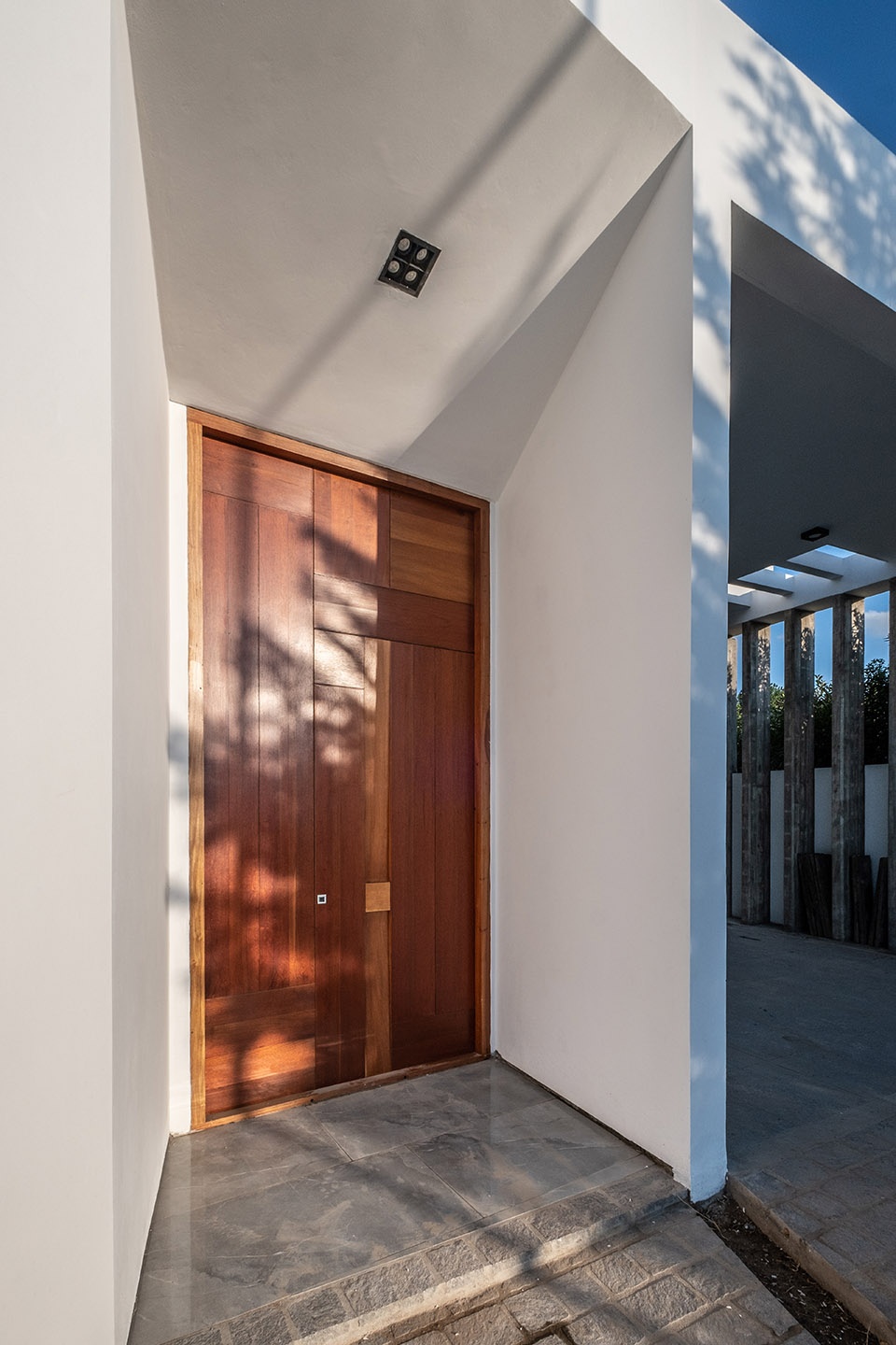 casa patio argentina by ambroggioarq