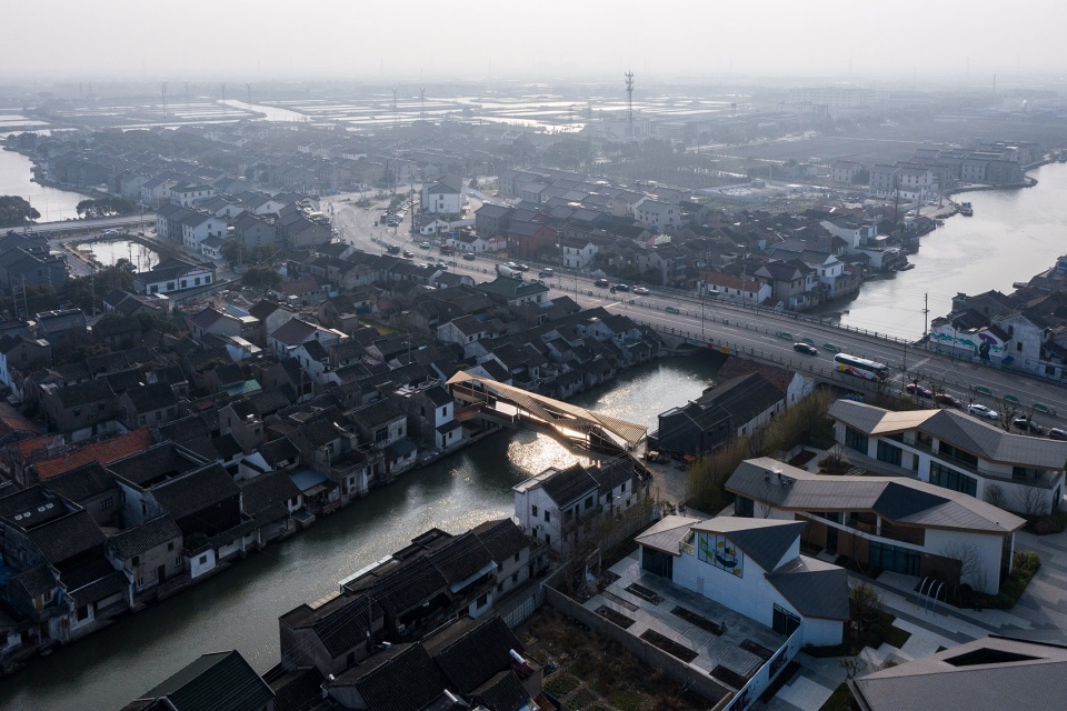 Fold and Curve Bridges in Changshu by Shenzhen Huahui Design X STUDIO