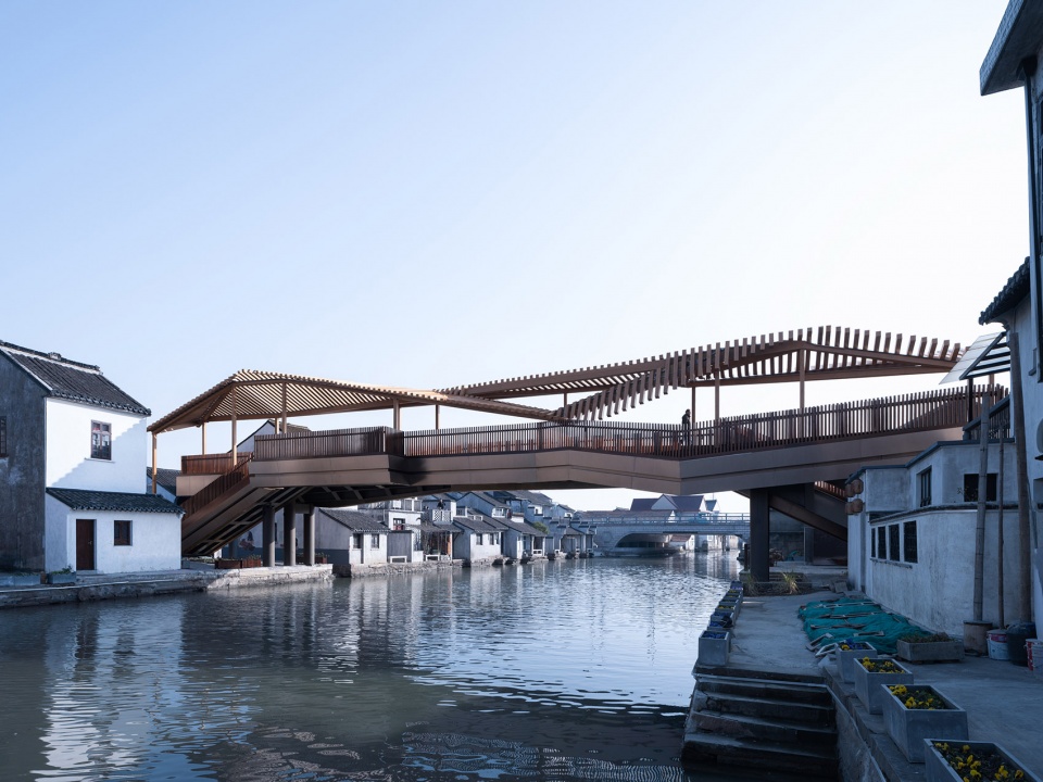 Fold and Curve Bridges in Changshu by Shenzhen Huahui Design X STUDIO