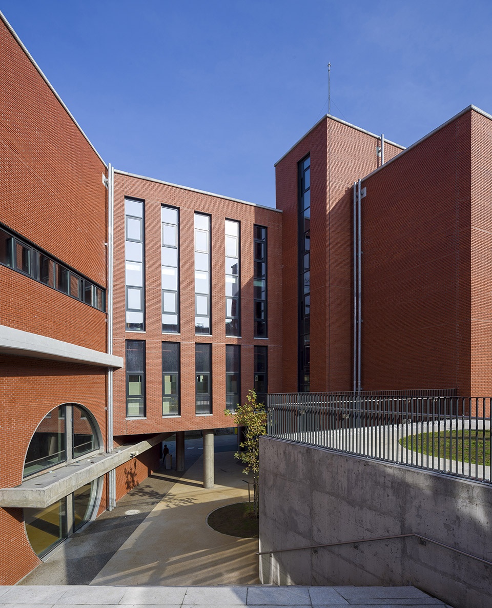 Aksemsettin Primary School by Uygur Architects