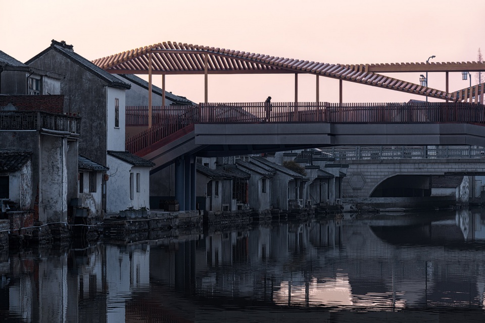 Fold and Curve Bridges in Changshu by Shenzhen Huahui Design X STUDIO