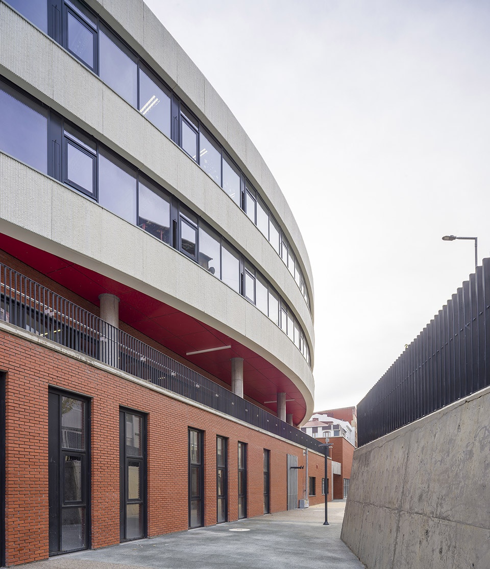 Aksemsettin Primary School by Uygur Architects