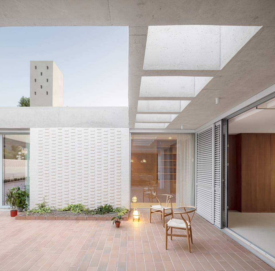patio house in salou by nua arquitectures