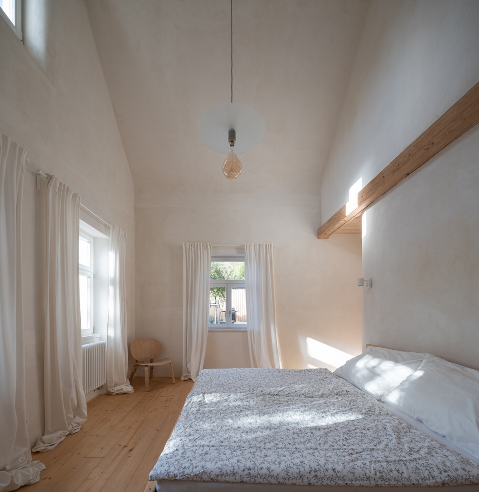 weekend house in bukovany by senaa architekti