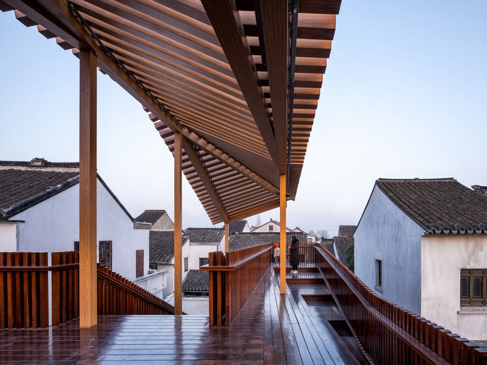 Fold and Curve Bridges in Changshu by Shenzhen Huahui Design X STUDIO