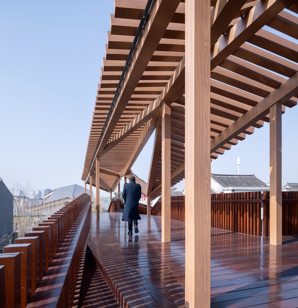 Fold and Curve Bridges in Changshu by Shenzhen Huahui Design X STUDIO