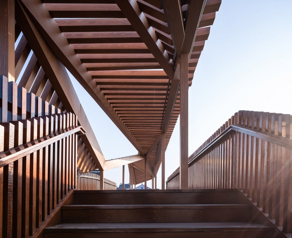 Fold and Curve Bridges in Changshu by Shenzhen Huahui Design X STUDIO