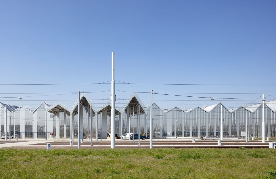 Maintenance and storage center for the T9 tramway by Ferrier Marchetti Studio