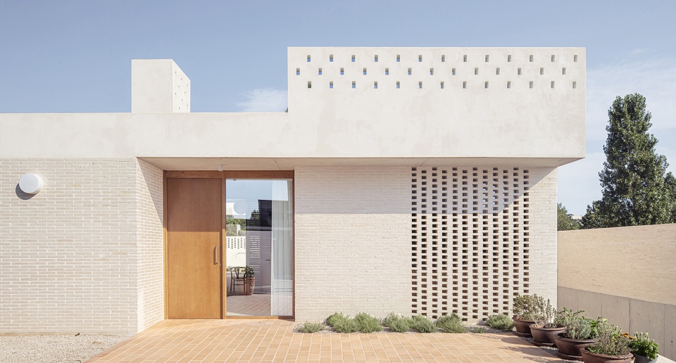 patio house in salou by nua arquitectures