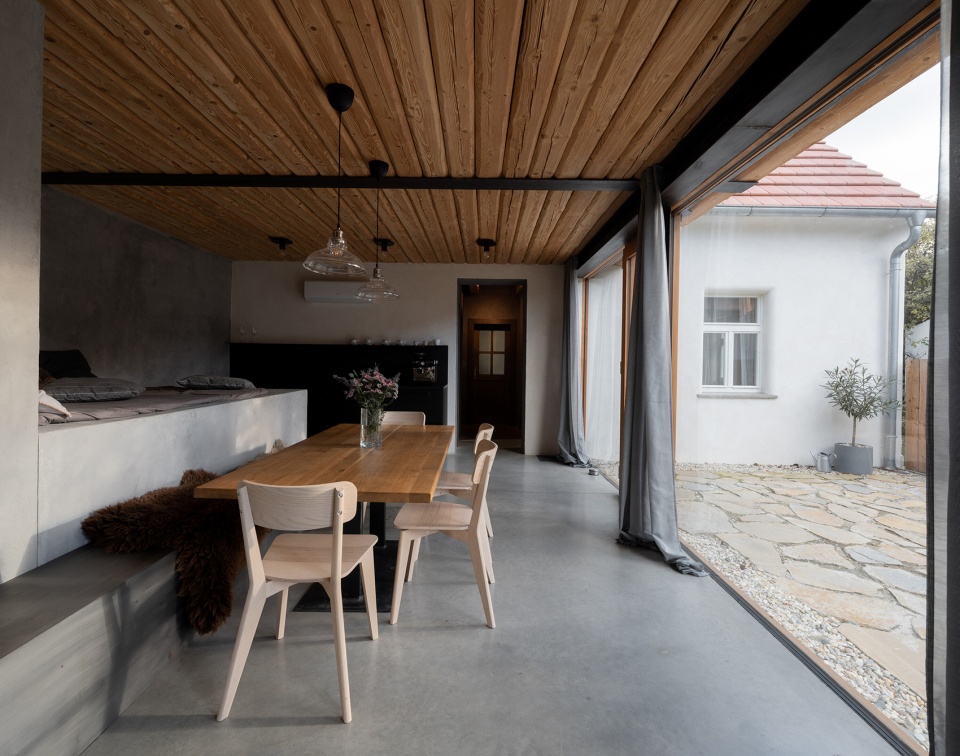 weekend house in bukovany by senaa architekti