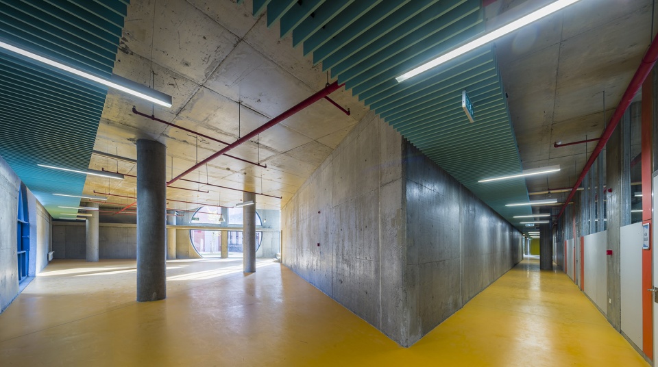 Aksemsettin Primary School by Uygur Architects