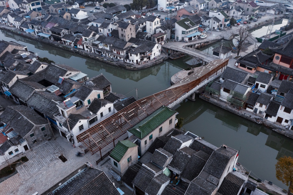 Fold and Curve Bridges in Changshu by Shenzhen Huahui Design X STUDIO