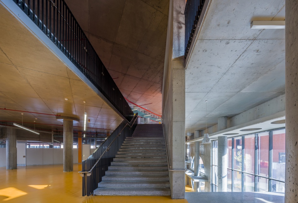 Aksemsettin Primary School by Uygur Architects