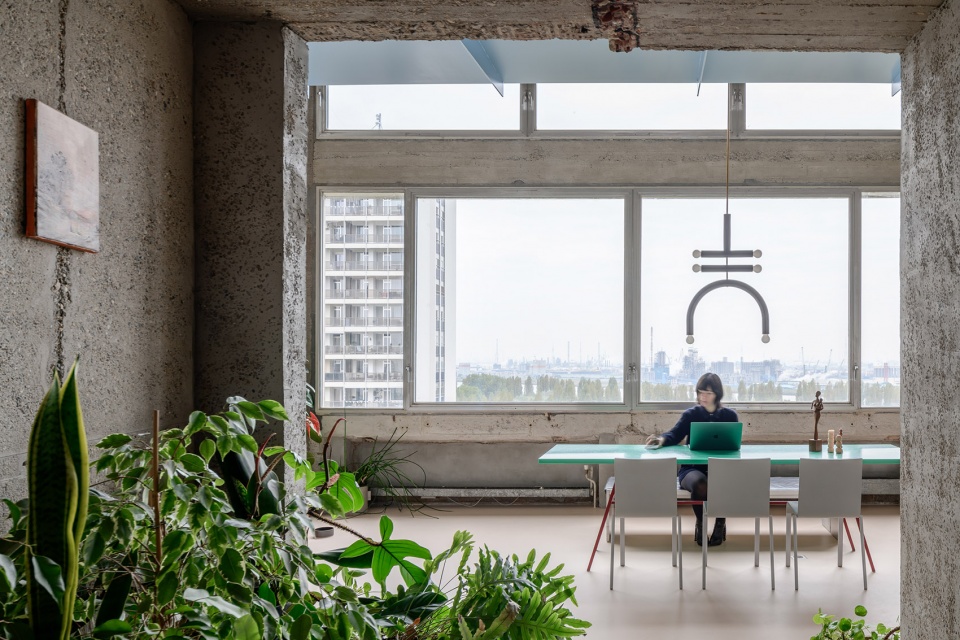 Brutalist duplex apartment in the Riverside Tower by Studio Okami Architects