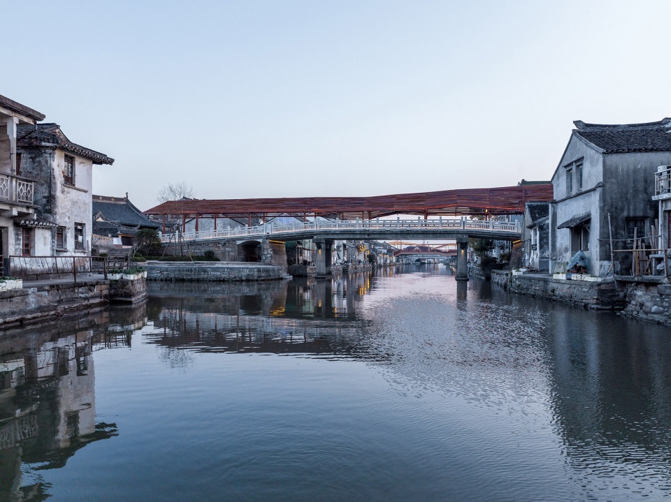 Fold and Curve Bridges in Changshu by Shenzhen Huahui Design X STUDIO