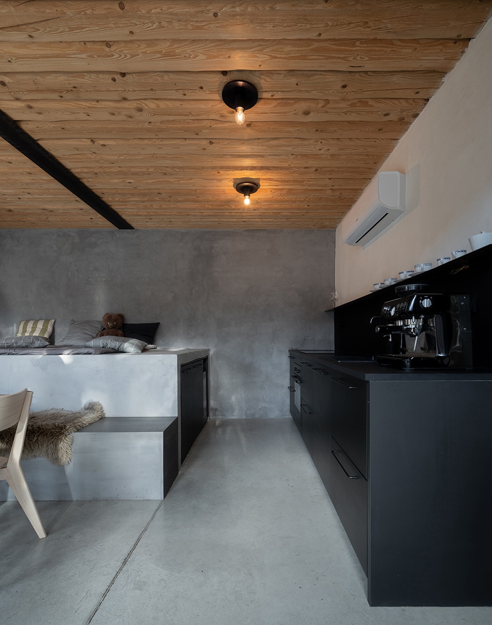 weekend house in bukovany by senaa architekti