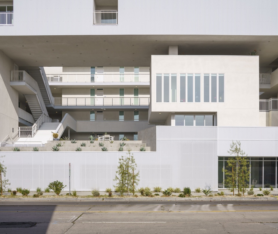 11NOHO Brooks Scarpa