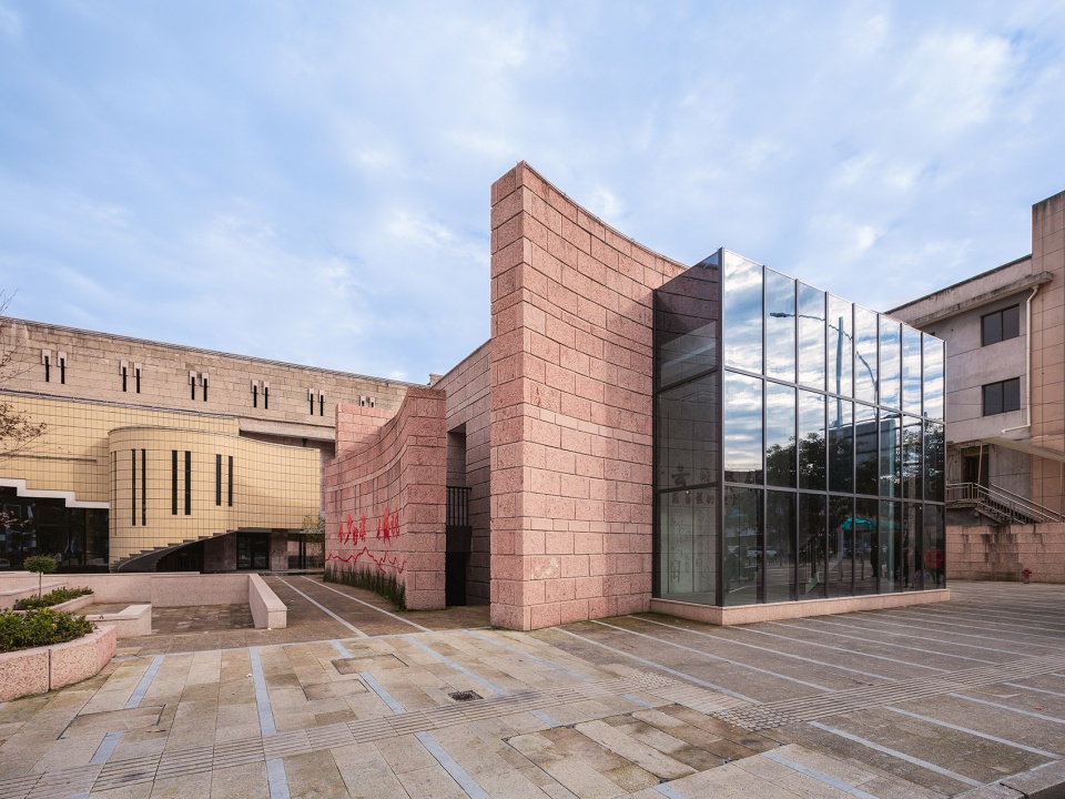 Jinyun Xibin South Road organic renewal and historical building protection project by I Studio
