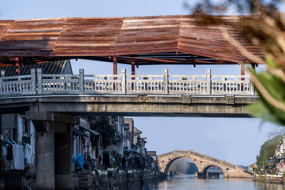 Fold and Curve Bridges in Changshu by Shenzhen Huahui Design X STUDIO