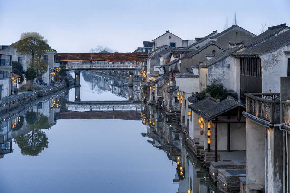 Fold and Curve Bridges in Changshu by Shenzhen Huahui Design X STUDIO