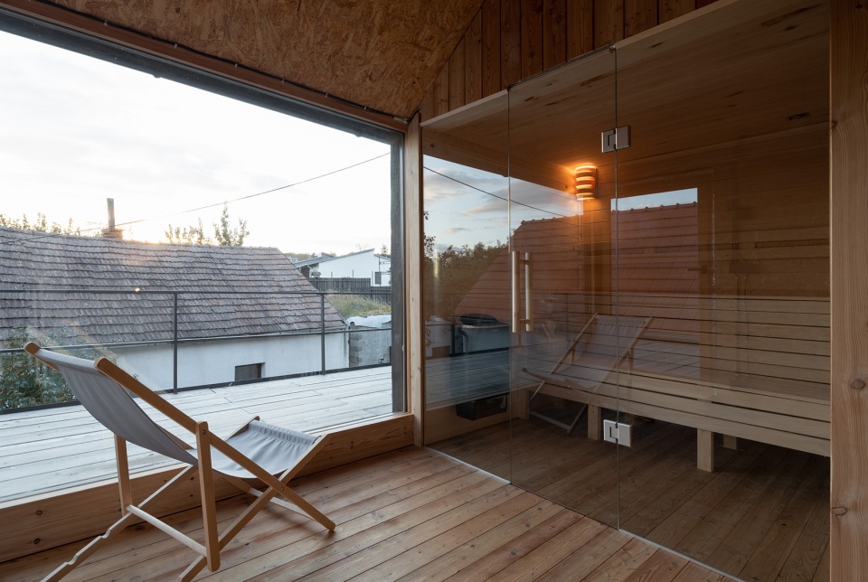weekend house in bukovany by senaa architekti