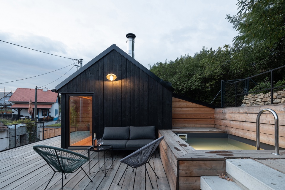 weekend house in bukovany by senaa architekti