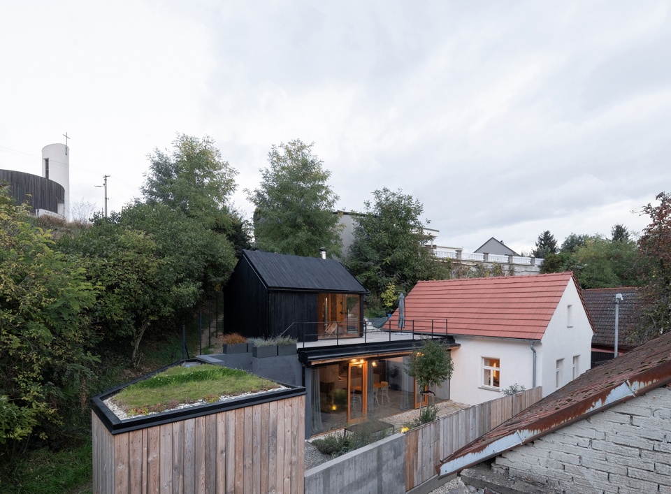weekend house in bukovany by senaa architekti