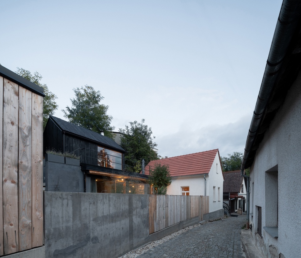 weekend house in bukovany by senaa architekti