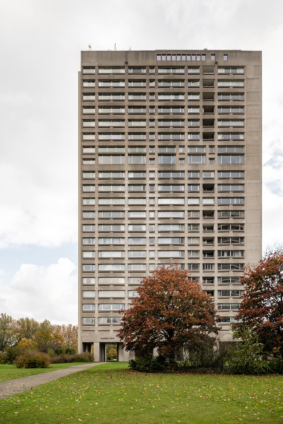 Brutalist duplex apartment in the Riverside Tower by Studio Okami Architects