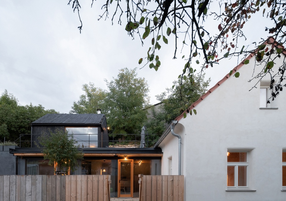 weekend house in bukovany by senaa architekti
