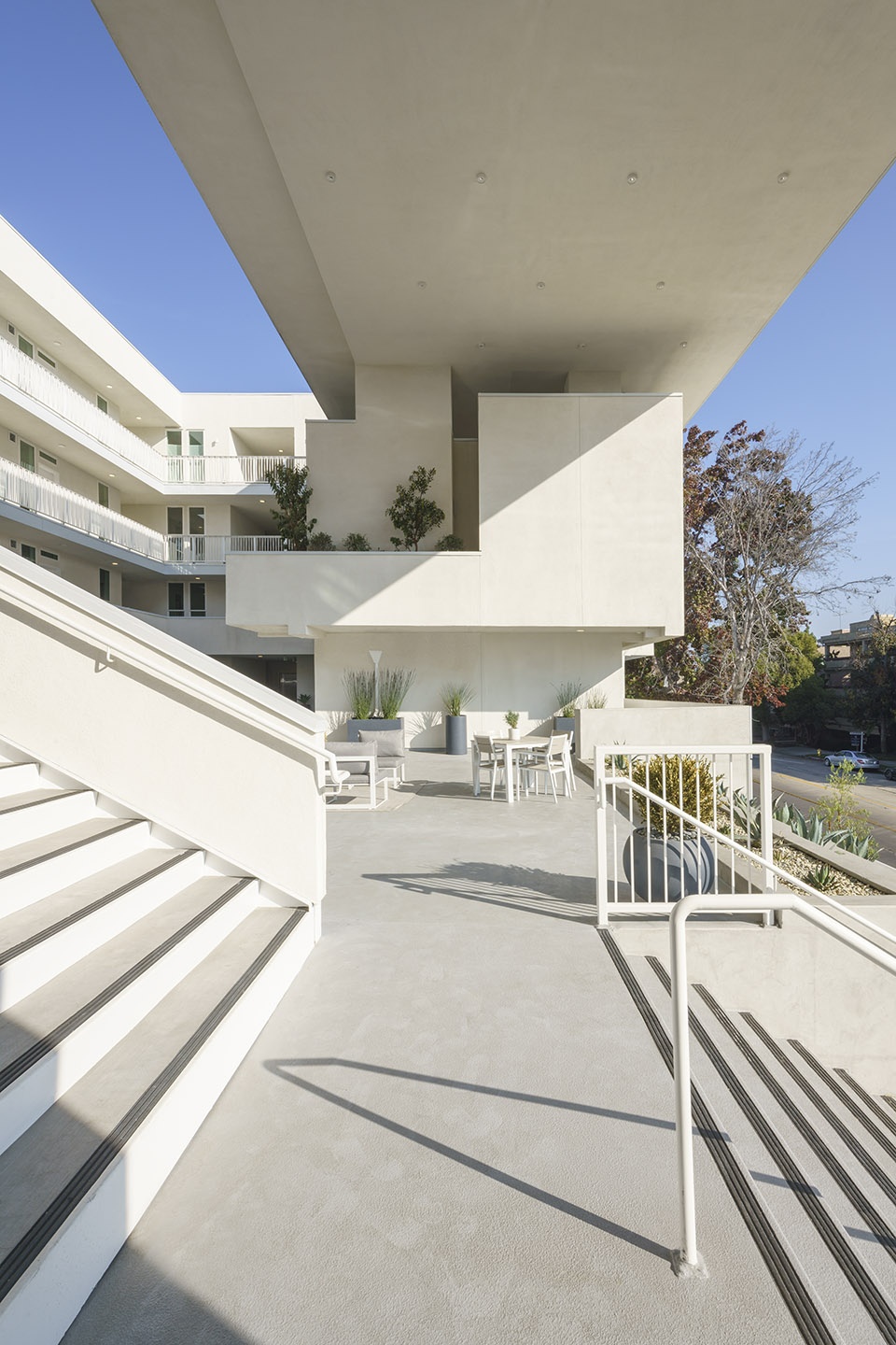 11NOHO Brooks Scarpa