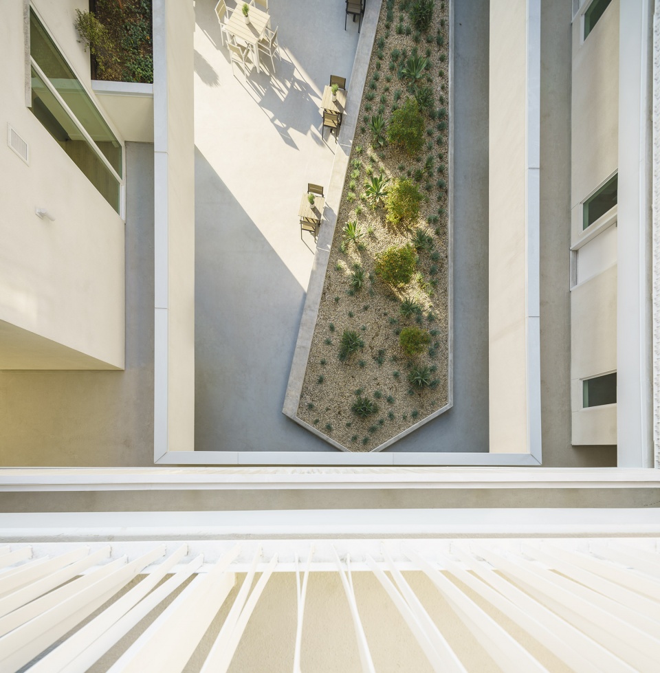 11NOHO Brooks Scarpa