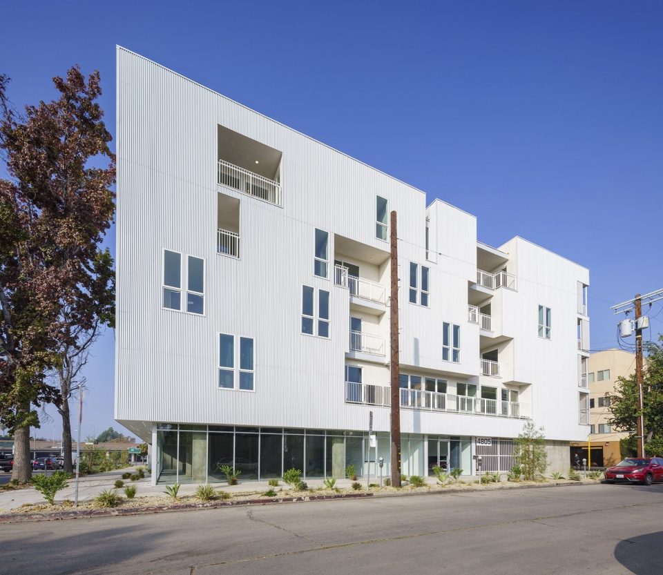 11NOHO Brooks Scarpa