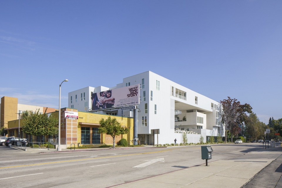 11NOHO Brooks Scarpa