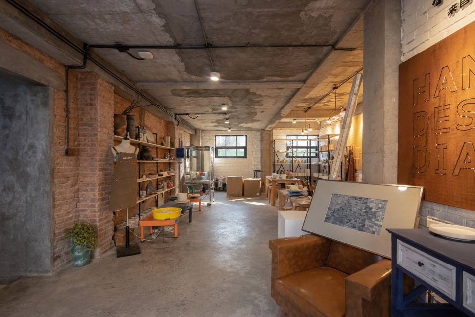 Multifunctional Gym Ceramic Expert Workshop in Xikou Town yad studio