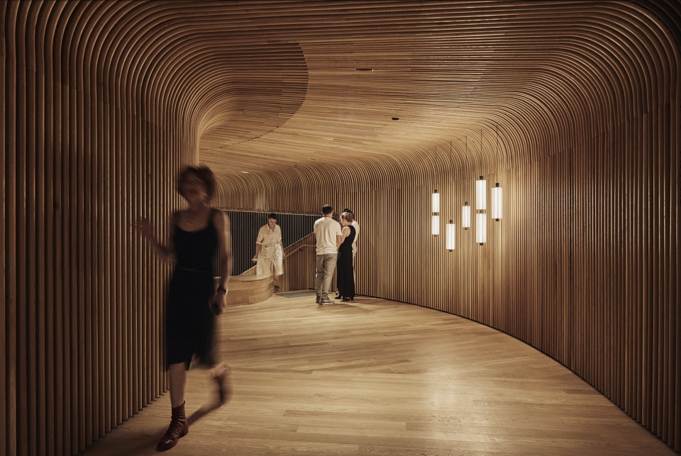 sculptform studio showroom by woods bagot