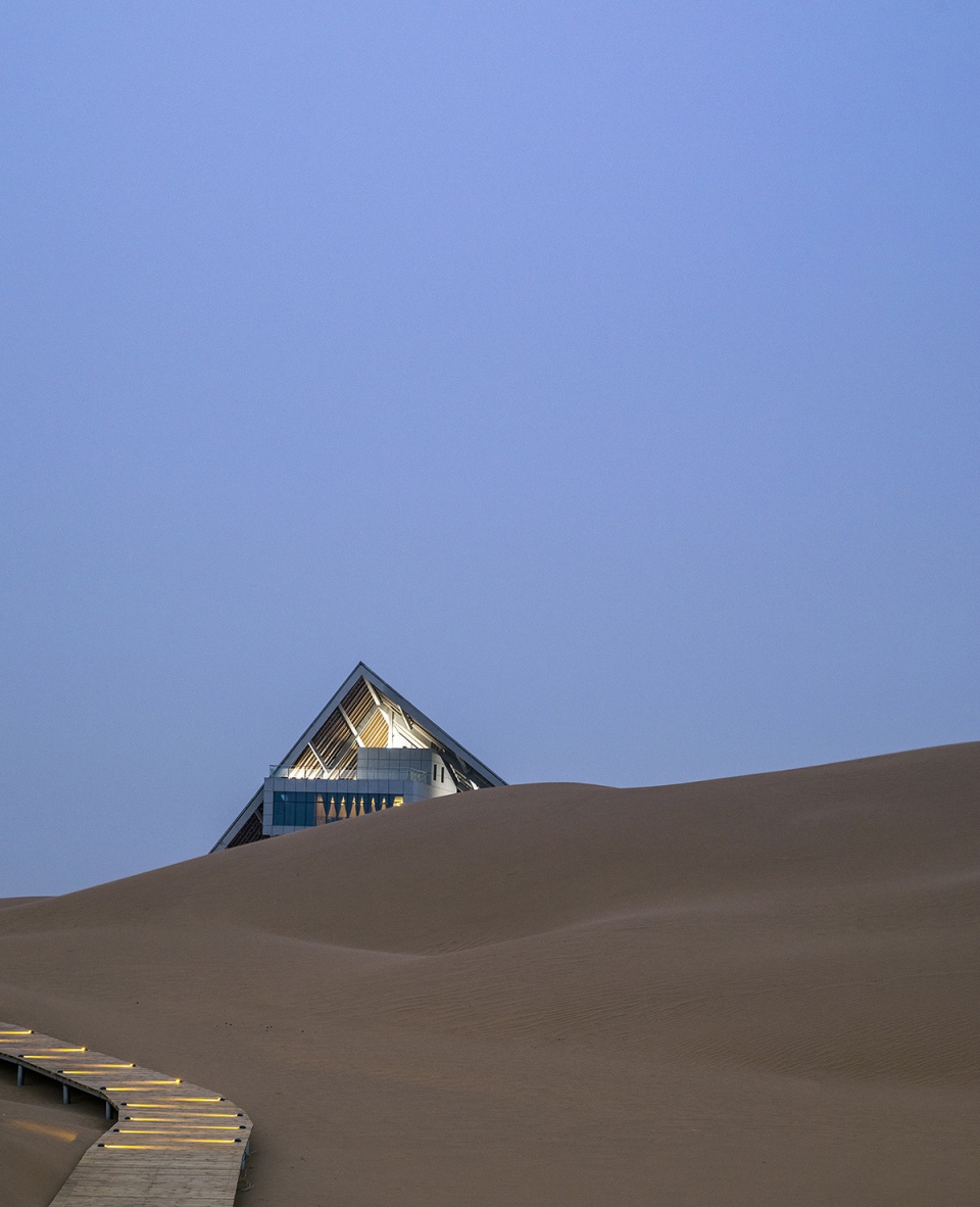 service center of the desert galaxy camp in zhongwei china by 3andwich design