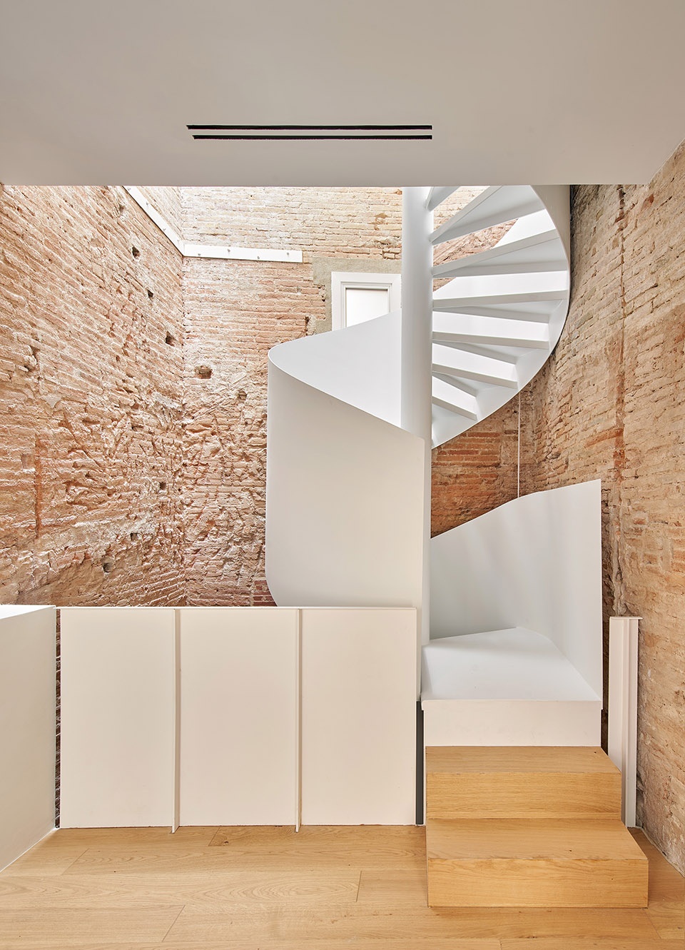 HOUSE BSP20 by Raul Sanchez