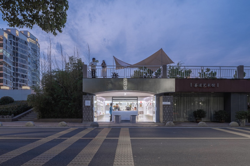 Hankou Erqi River Beach no art bookstore China by Qing Studio